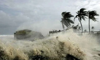 Bão số 6 suy yếu trước khi đổ bộ Quảng Ngãi-Khánh Hòa đêm mai