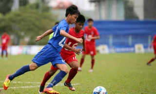 Ở trận khai mạc, An Giang (áo xanh) đã giành chiến thắng 3-1 trước TP.HCM.