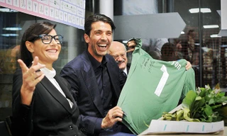 Gigi Buffon và nữ phóng viên Ilaria D' Amico.