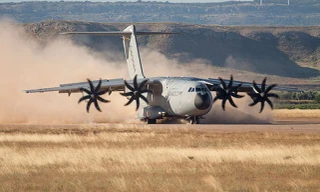 Cận cảnh 10 siêu vận tải cơ lớn nhất thế giới