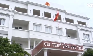 Một nữ đại gia bị tạm hoãn xuất cảnh 