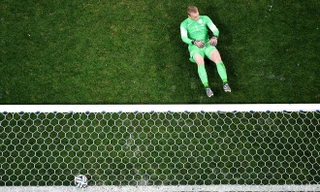 Thủ thành Jasper Cillessen bất lực trong cuộc đọ sức với các chân sút Argentina trên chấm phạt đền.