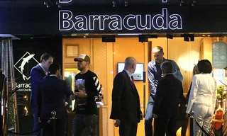 Aaron Ramsey và Per Mertesacker rời khỏi sòng bạc Barracuda lúc nửa đêm