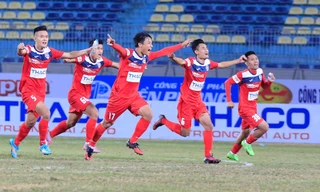 Than Quảng Ninh giành Siêu Cup sau màn 'đấu súng'