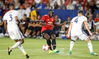 Không ghi bàn, Romelu Lukaku vẫn được HLV Mourinho khen ngợi.