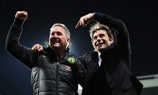 Cầu thủ Chelsea muốn Holland (trái) trở lại Stamford Bridge.