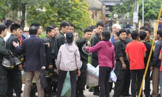 19 cán bộ, chiến sĩ rời Đồng Tâm trong nụ cười và những tiếng vỗ tay 