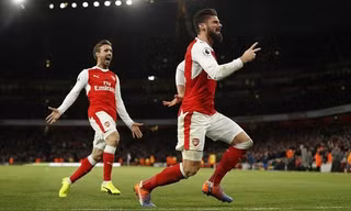 Oliver Giroud và Nacho Monreal gặp chấn thương trong giai đoạn cam go của mùa giải khiến huấn luyện viên Wenger phải “đau đầu”