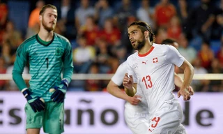 De Gea mắc sai lầm, HLV Tây Ban Nha vẫn bênh chằm chặp