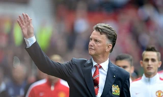 'Tiêu tốn' cầu thủ như Van Gaal