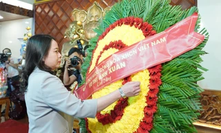 Quyền Chủ tịch nước Võ Thị Ánh Xuân dâng hương tưởng niệm Chủ tịch Hồ Chí Minh