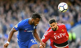 Batshuayi lập cú đúp trong trận thắng Watford