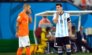 Ván cờ siêu cân não của van Gaal và Sabella