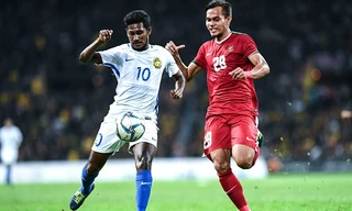 U22 Malaysia (áo trắng) giành vé vào chơi trận chung kết.