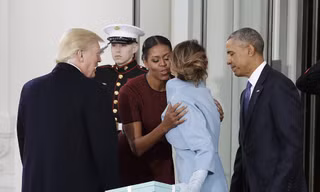 Suy đoán về món quà vợ chồng Trump tặng nhà Obama