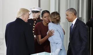 Suy đoán về món quà vợ chồng Trump tặng nhà Obama