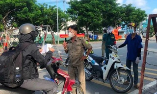Người dân bỡ ngỡ trong ngày đầu chốt chặn phòng dịch COVID-19