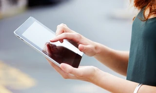 Rất nhiều người ở khu vực Trung Hòa, Huỳnh Thúc Kháng, Láng Hạ, Hoàng Cầu… đều phản ánh việc hoàn toàn không thể truy cập mạng 3G của Mobifone vào đầu giờ sáng 1/4. Ảnh: Minh họa