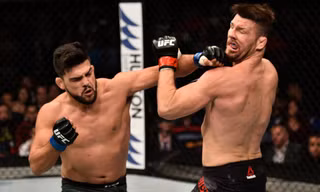 Michael Bisping (phải) đổ gục sau khi dính cú đòn này.