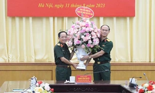 Binh chủng Đặc công, Binh chủng Thông tin liên lạc có tân Chính ủy