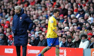 Ozil sẽ nghỉ 6 tuần vì chấn thương.