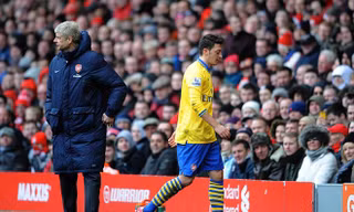 Ozil sẽ nghỉ 6 tuần vì chấn thương.