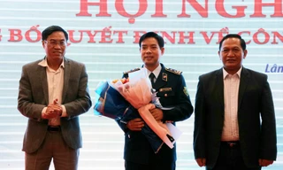 Lãnh đạo tỉnh Lâm Đồng tặng hoa chúc mừng tân Cục trưởng Cục quản lý thị trường tỉnh