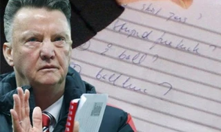 Van Gaal chê cầu thủ Man United sút phạt 'ngu ngốc'