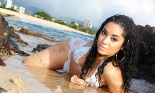 Cách đây ít tháng, Stephanie Caicedo quyết định tới Anh lập nghiệp và việc tìm kiếm “đối tác” là một cầu thủ đã nằm trong toan tính của người đẹp này. 