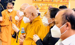 Phó Chủ tịch - Tổng Thư ký UBTƯ MTTQ Việt Nam Lê Tiến Châu phát biểu tại cuộc họp. Ảnh MTTQ VN. 