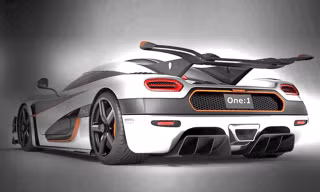Bức ảnh chụp phía sau Koenigsegg One:1