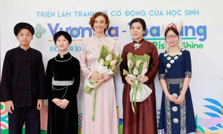 Phu nhân Ngô Phương Ly cùng Tổng giám đốc UNESCO dự triển lãm đặc biệt