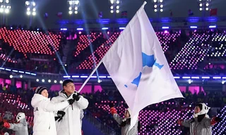 Hai miền Triều Tiên diễu hành dưới một lá cờ tại lễ khai mạc Olympic