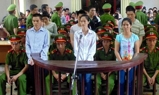 Các bị cáo trong vụ buôn bán 313 bánh heroin ở Điện Biên nghe tòa tuyên án 