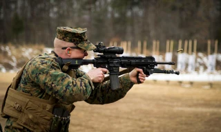 Khám phá siêu súng M27 của lính thủy đánh bộ Mỹ 