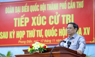 Thủ tướng trả lời cử tri về trách nhiệm liên quan đến thiếu hụt xăng dầu