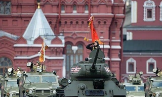 Phương tiện chiến đấu trong lễ duyệt binh mừng Ngày Chiến thắng trên Quảng trường Đỏ. Ảnh: RT 