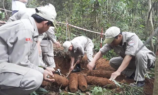 Hầm đạn pháo được tìm thấy tại vườn nhà anh Hồ Văn Giai. Ảnh: C.S 