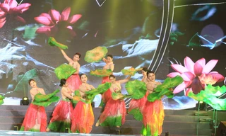 Trang trọng khai mạc Lễ hội Làng Sen 2022