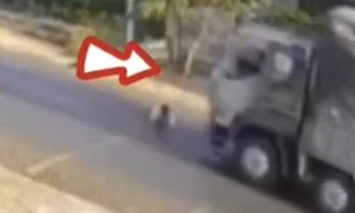 Đắk Lắk: Người đàn ông bất ngờ lao vào đầu xe tải, tử vong tại chỗ