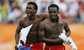 Derek Boateng và Michael Essien.