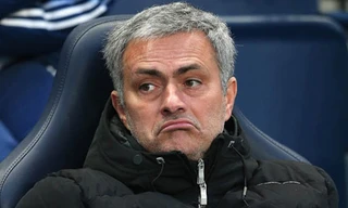 HLV Mourinho chưa thể tới MU 