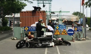 Theo Công an TPHCM, hạ sĩ Nguyễn Thành Trung thiếu kiềm chế, đã thúc gối vào trước ngực nam thiếu niên. 