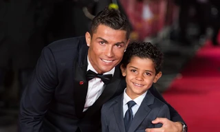 Ronaldo thuê người đẻ cặp con sinh đôi?