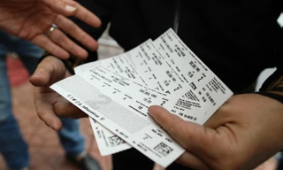 Vào 'chợ đen' săn vé trận Việt Nam - Malaysia