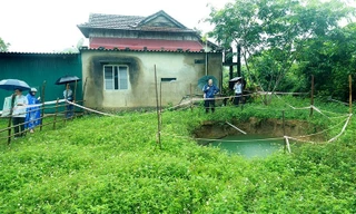 'Hố tử thần' sâu 12m bất ngờ xuất hiện trong vườn nhà dân ở Quảng Bình 