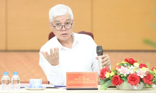 'Đừng bằng lòng với chính sách, đừng lạnh lùng với người dân'