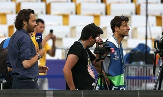 Ronaldo sút bóng làm chảy máu mắt phóng viên