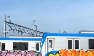 Vụ vẽ lên tàu Metro: Công an đang làm rõ