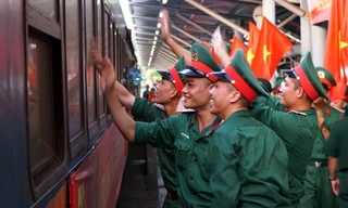 Ga Đà Nẵng rực rỡ cờ hoa đón đoàn diễu binh, diễu hành trở về 